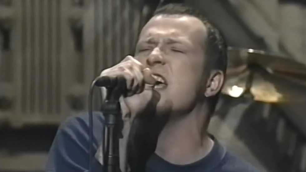 Stone Temple Pilots Perform “Unglued” on The Late Show with David Letterman (December 1994)
